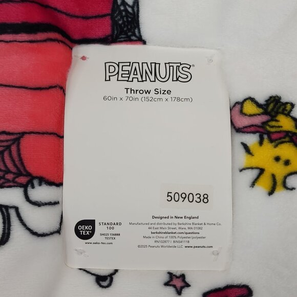 Peanuts Halloween Snoopy Pet Throw Blanket 60" x 70" By Berkshire Pink Pumpkins - Picture 5 of 9